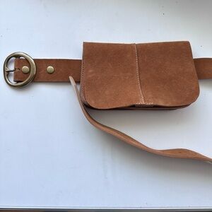 B Low the Belt Fanny pack with detachable belt.